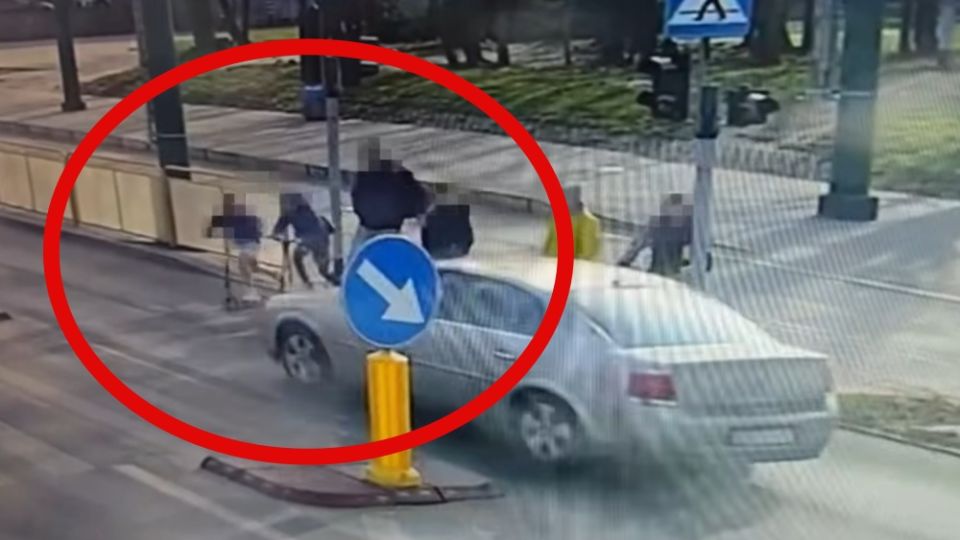 O włos od tragedii! 11-latek potrącony na przejściu w Świętochłowicach. - galeria