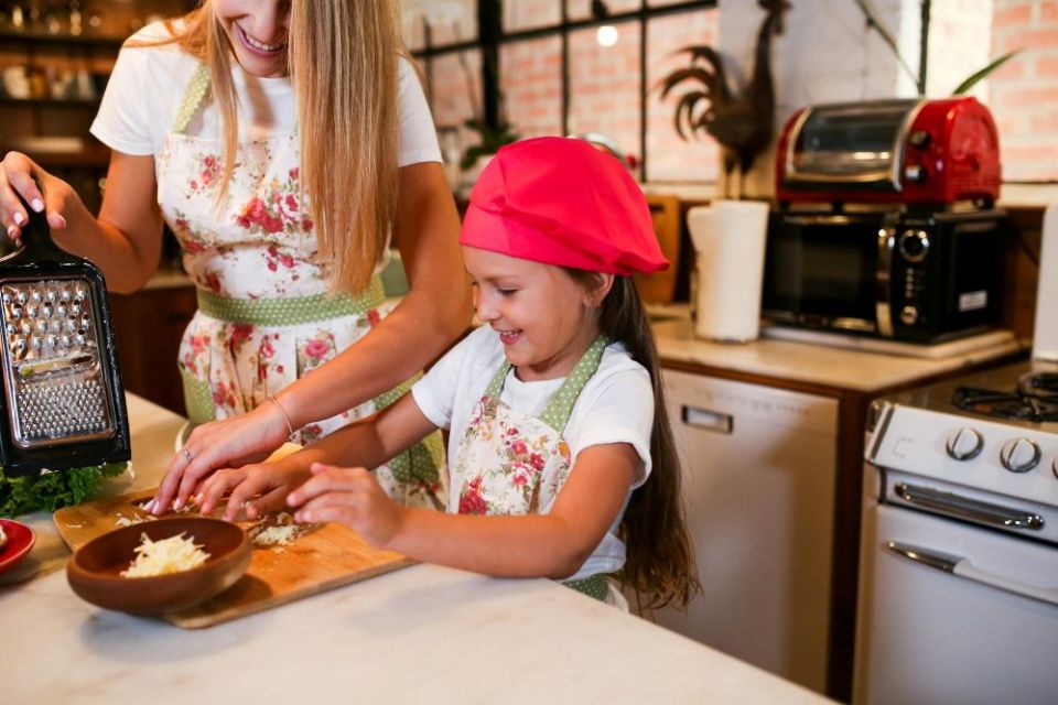 Kitchen helper od Kids-Wood – czy warto inwestować w pomocnika kuchennego dla dziecka? - galeria