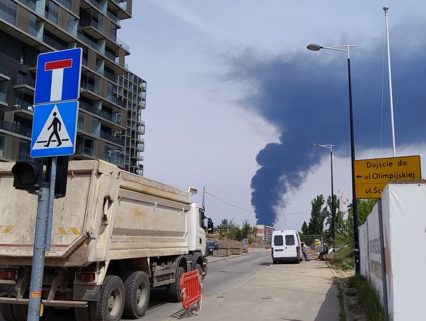 Umorzono śledztwo w sprawie pożaru składowiska w Siemianowicach - galeria