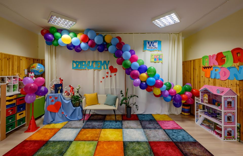 Akcja Tron: Przedszkole w Ożarowicach zmienia swoje toalety dzięki dzieciom! - galeria