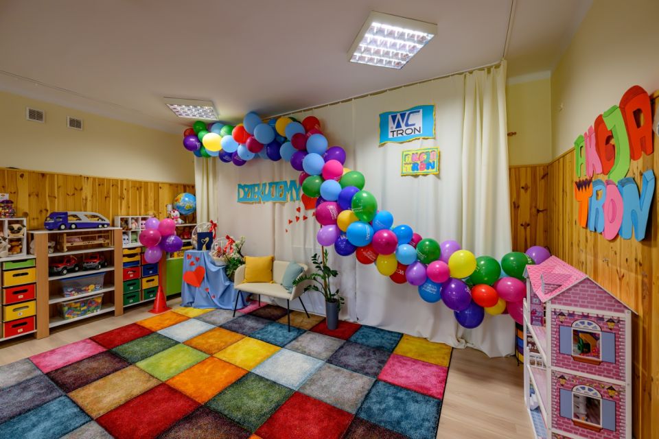 Akcja Tron: Przedszkole w Ożarowicach zmienia swoje toalety dzięki dzieciom! - galeria