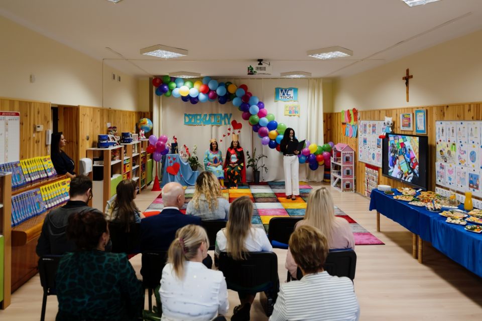 Akcja Tron: Przedszkole w Ożarowicach zmienia swoje toalety dzięki dzieciom! - galeria