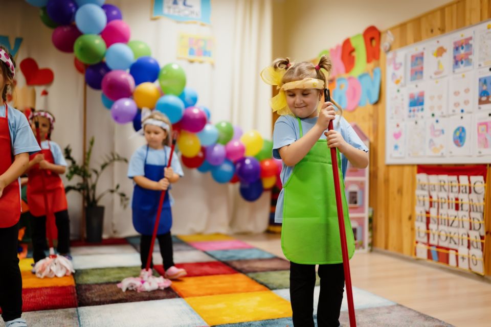 Akcja Tron: Przedszkole w Ożarowicach zmienia swoje toalety dzięki dzieciom! - galeria