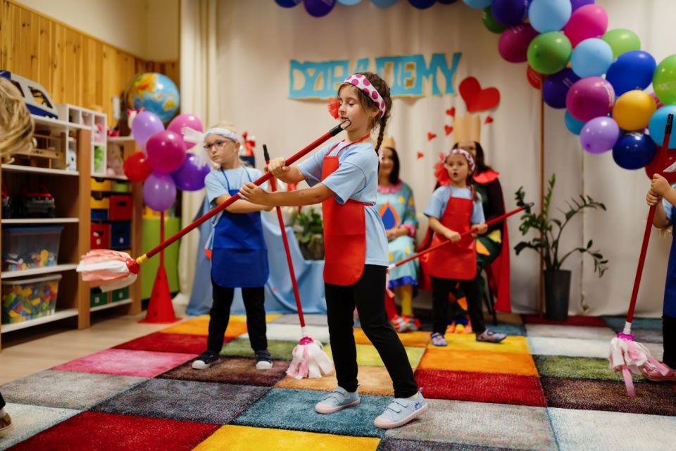 Akcja Tron: Przedszkole w Ożarowicach zmienia swoje toalety dzięki dzieciom! - galeria