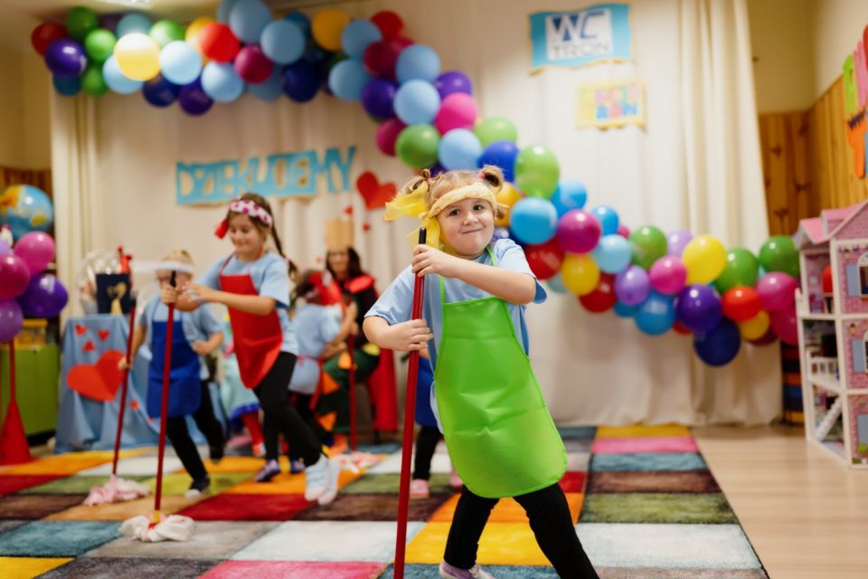 Akcja Tron: Przedszkole w Ożarowicach zmienia swoje toalety dzięki dzieciom! - galeria