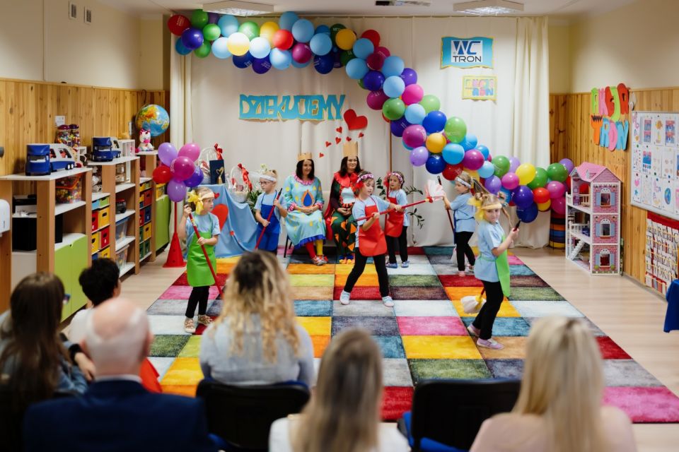 Akcja Tron: Przedszkole w Ożarowicach zmienia swoje toalety dzięki dzieciom! - galeria
