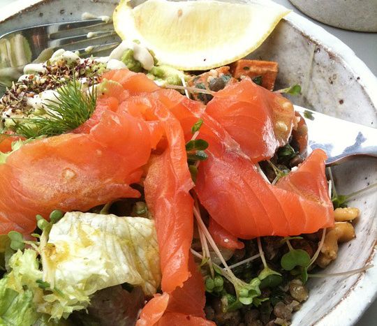 Sałatka francuska z wędzonym łososiem - galeria