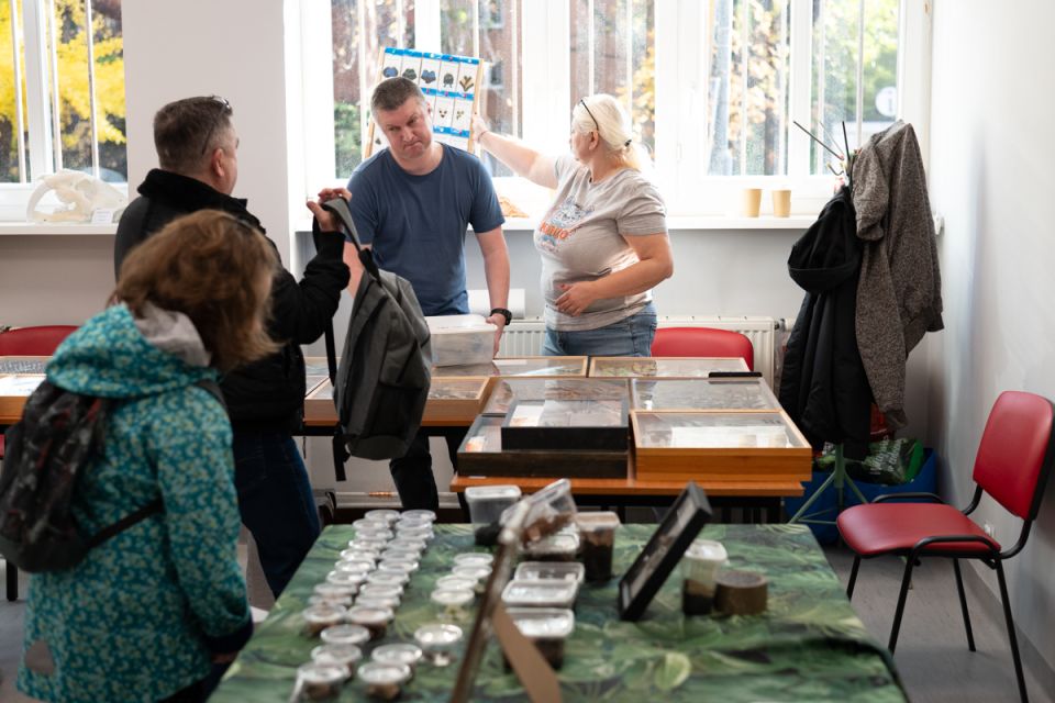 Modliszki, motyle i pasjonaci - Za nami II Międzynarodowy Dzień Wymiany Owadów i Targi Entomologiczne w Muzeum Górnośląskim w Bytomiu [FOTO] - galeria