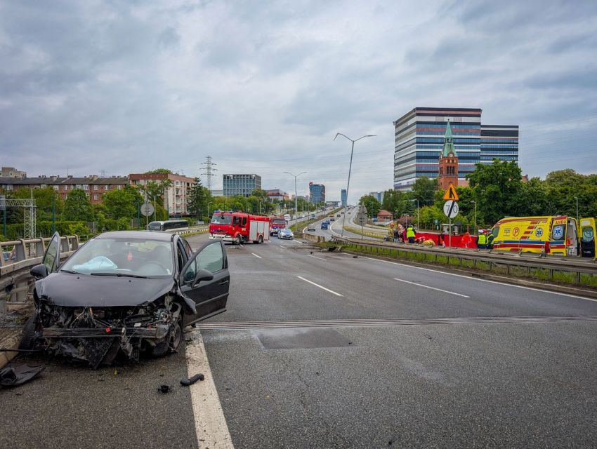 Poważny wypadek na DTŚ. Jedna osoba wypadła z pojazdu - ku przestrodze! [ZDJĘCIA] - galeria