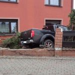 Rybnik: Pijany 35-latek wjechał w ogrodzenie posesji. Po wszystkim uciekł pieszo z miejsca zdarzenia. - galeria